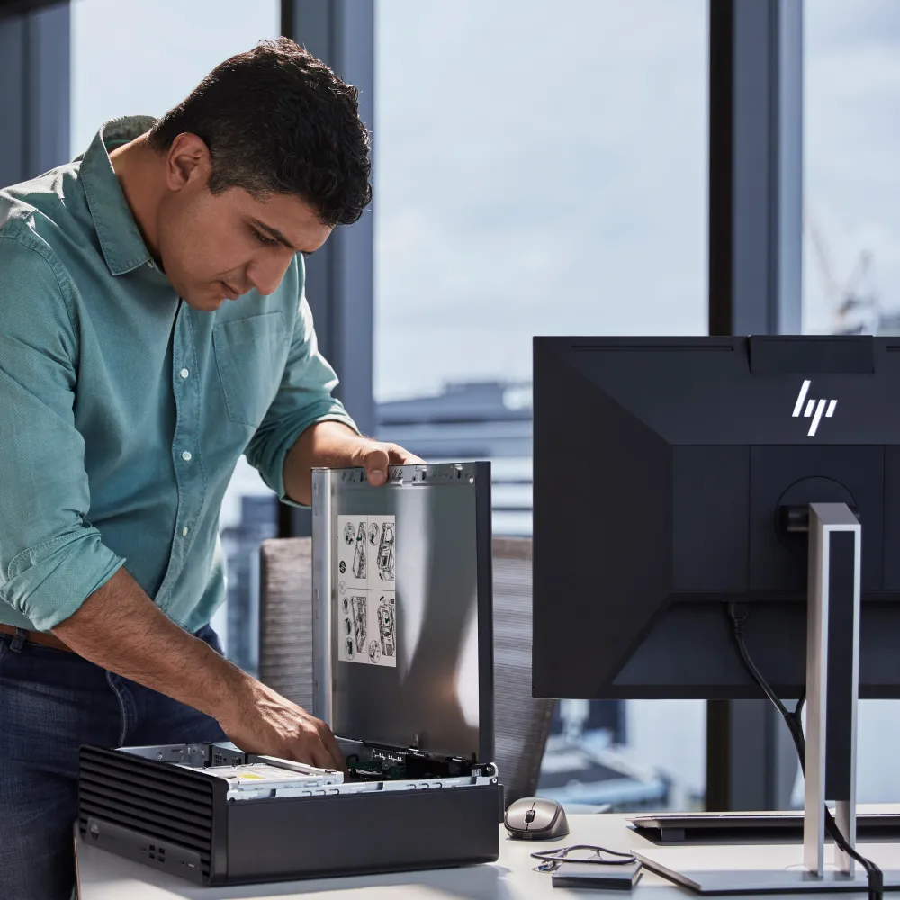HP Elite SFF 800 G9 Intel® Core™ i7-14700 16 GB DDR5-SDRAM 512 GB SSD Windows 11 Pro PC Nero